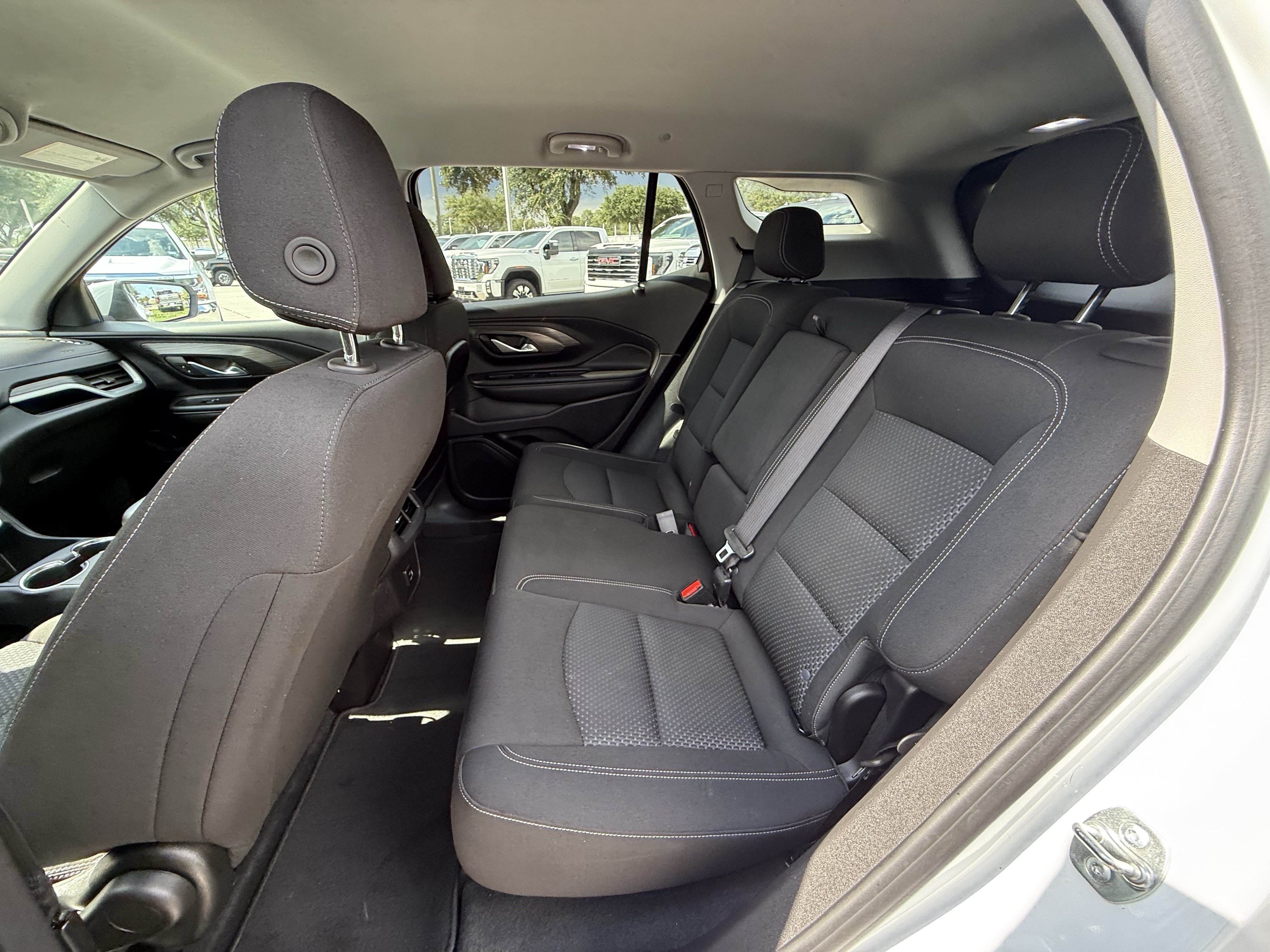 Used 2024 GMC Terrain SLE AWD/4WD image 29