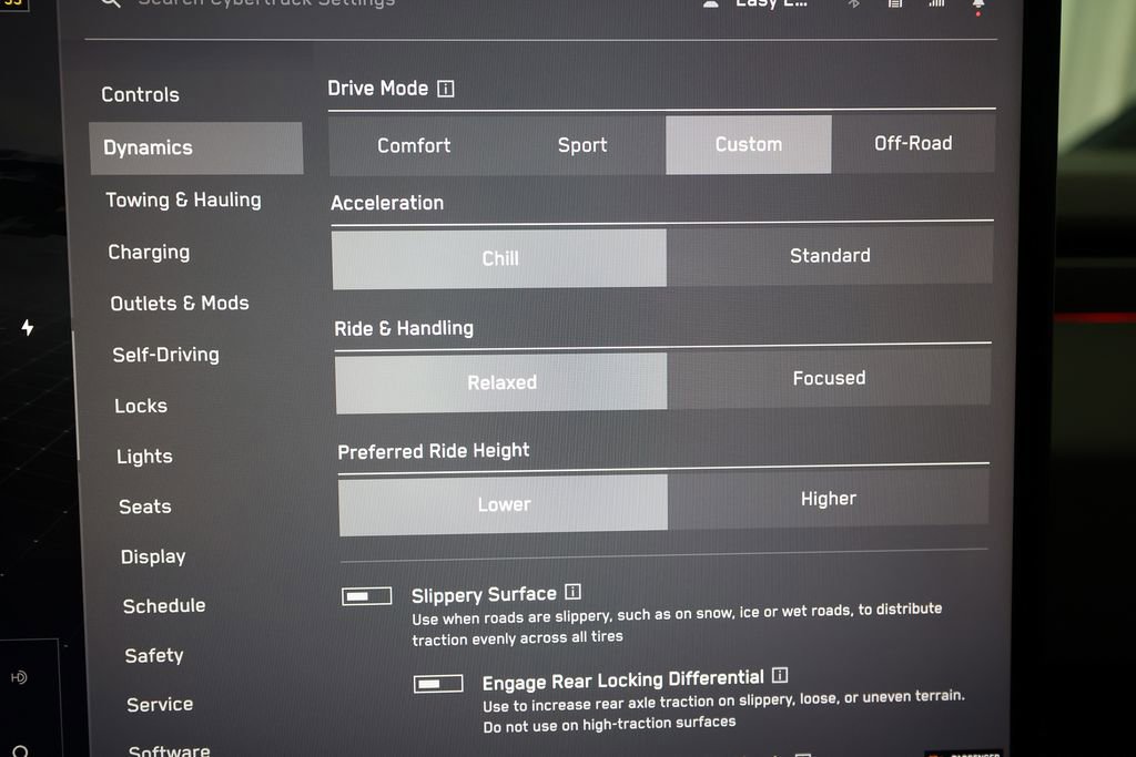 Used 2024 Tesla Cybertruck AWD Crew Cab image 34