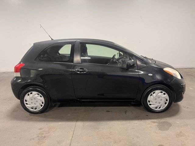 Used 2010 Toyota Yaris 2-Door Hatchback image 2