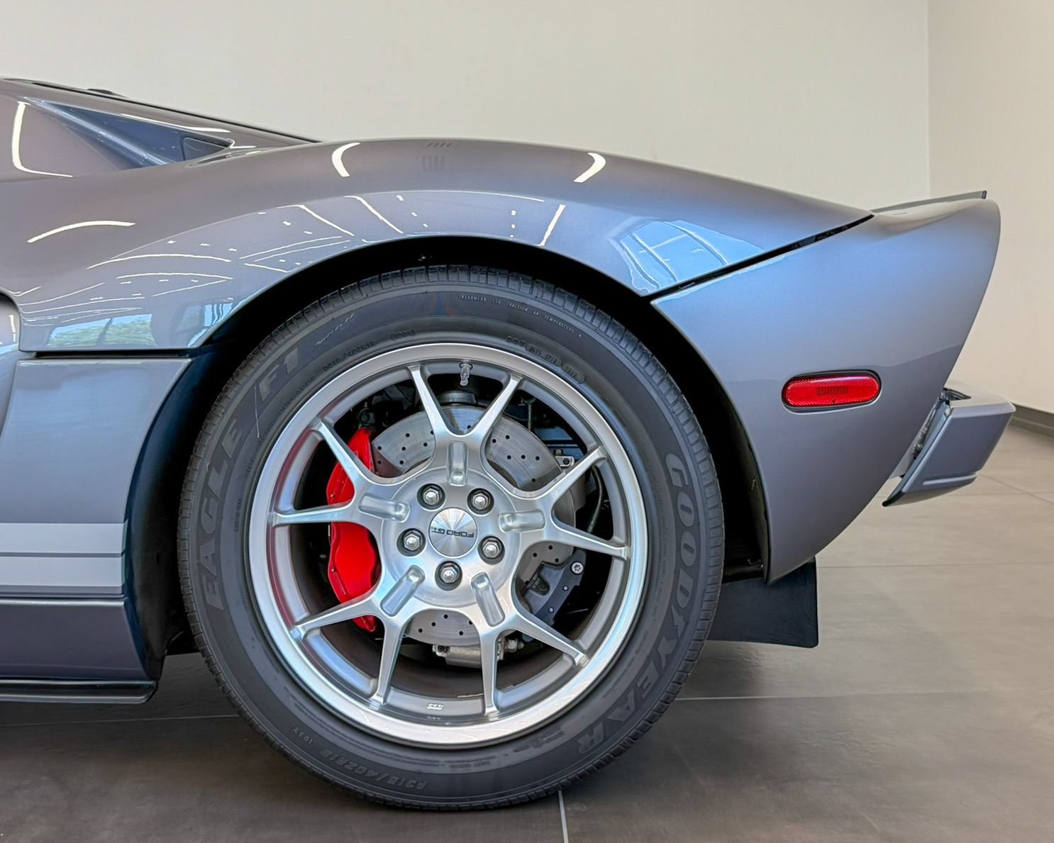 Used 2006 Ford GT RWD image 47