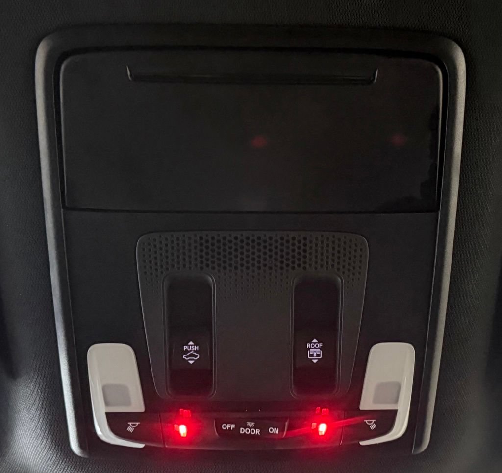Used 2025 Honda Pilot Black Edition image 26