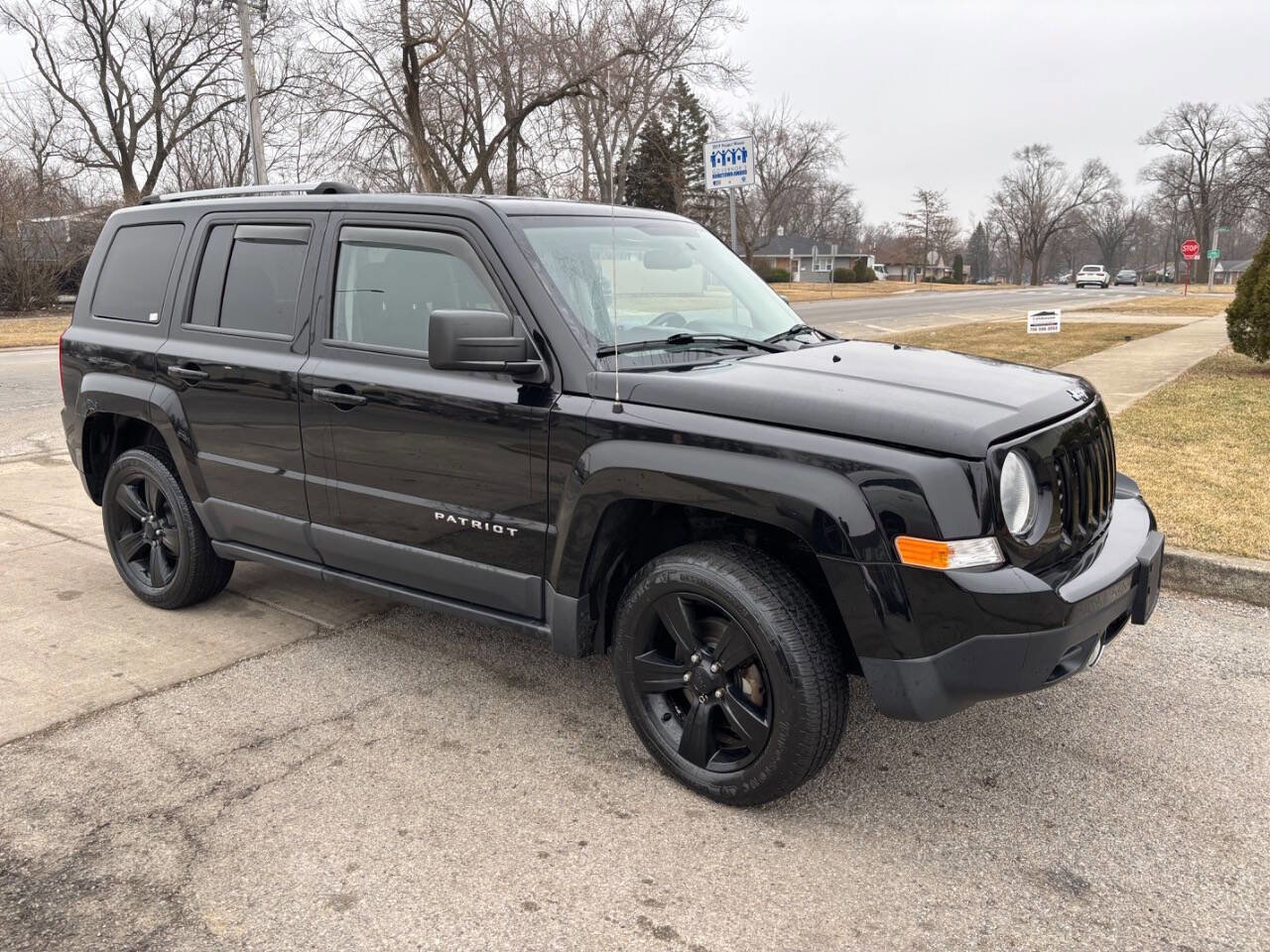 Used 2013 Jeep Patriot Latitude w/ Altitude Pkg image 16