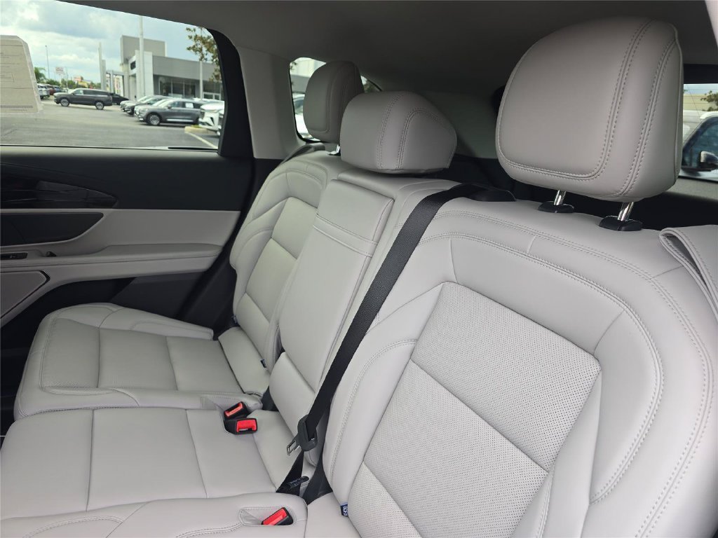 New 2026 Lincoln Nautilus Premier w/ Jet Appearance Package AWD/4WD image 10