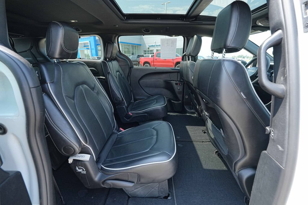 Used 2025 Chrysler Pacifica Limited FWD image 23