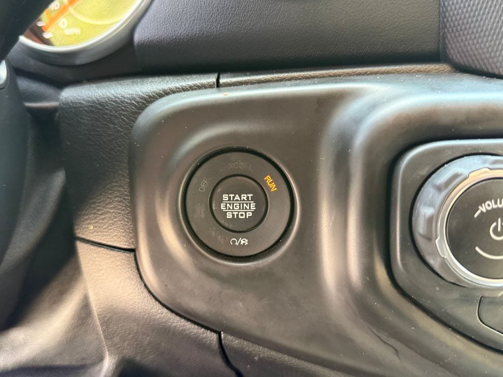 Used 2018 Jeep Wrangler Unlimited Sahara AWD/4WD image 15