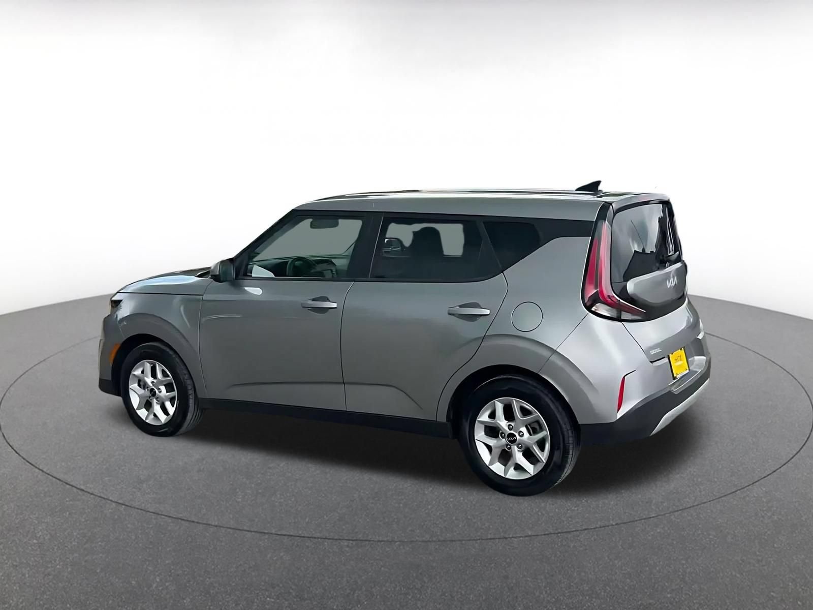 Used 2025 Kia Soul LX w/ LX Technology Package FWD image 10