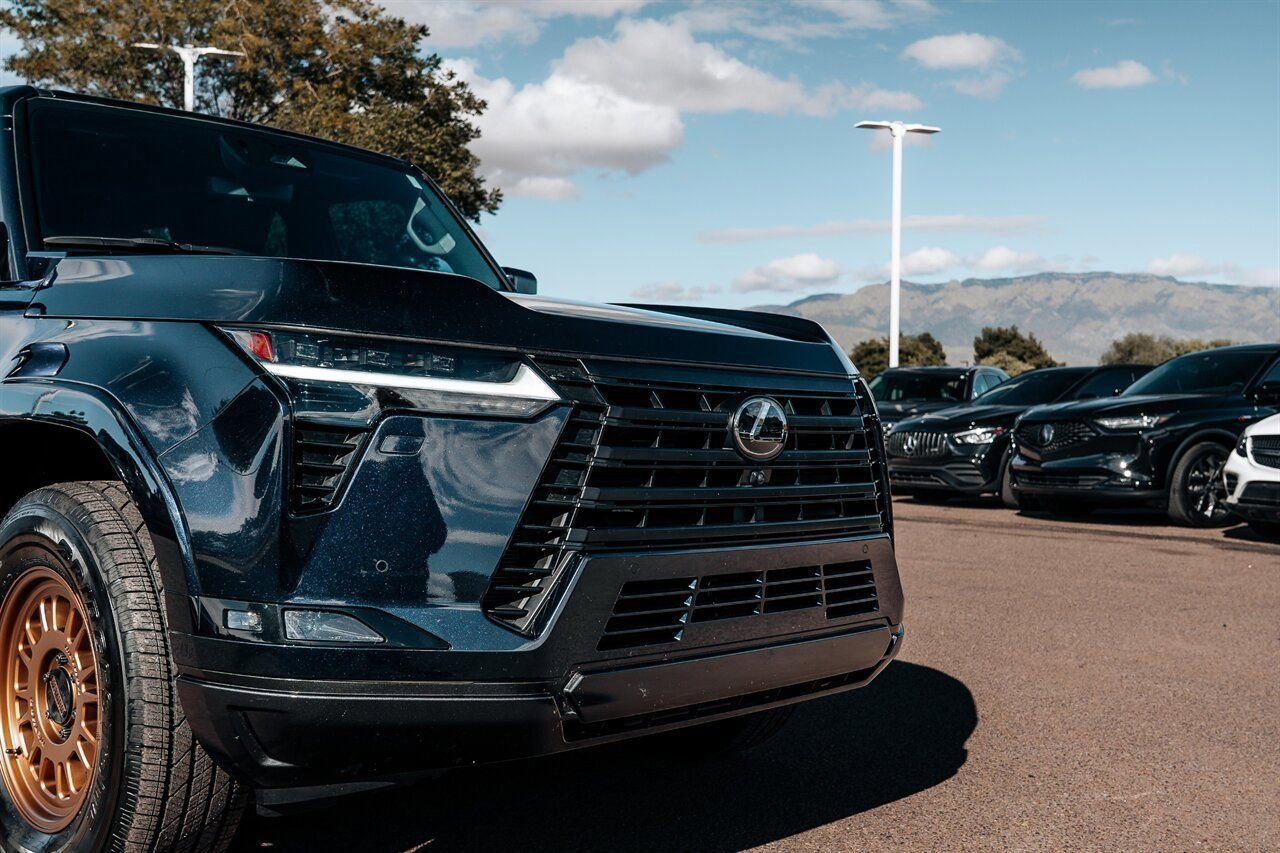 Used 2024 Lexus GX 550 w/ Cold Area Package AWD/4WD image 10