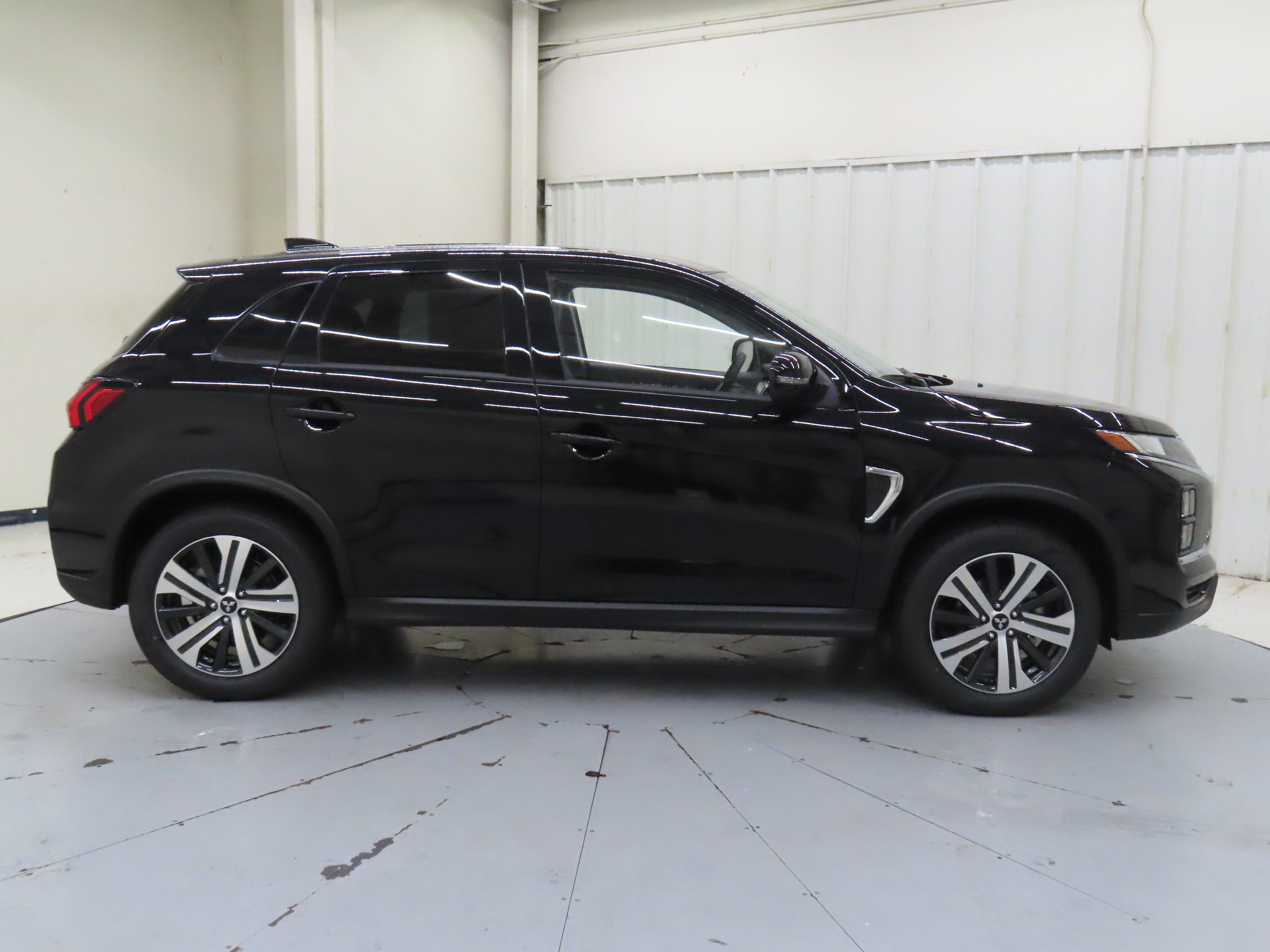 New 2025 Mitsubishi Outlander Sport SE video 2