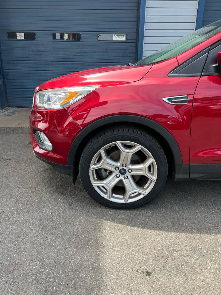 Used 2019 Ford Escape Titanium AWD/4WD image 2