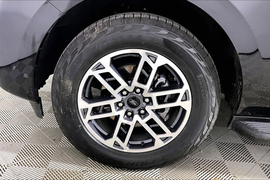 Certified 2025 Ford Expedition Active AWD/4WD image 7