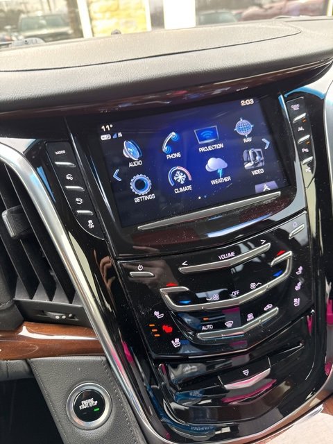Used 2019 Cadillac Escalade Premium Luxury w/ Escalade Sport Edition image 8