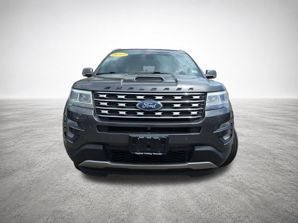 Used 2017 Ford Explorer Limited w/ Equipment Group 301A AWD/4WD image 3
