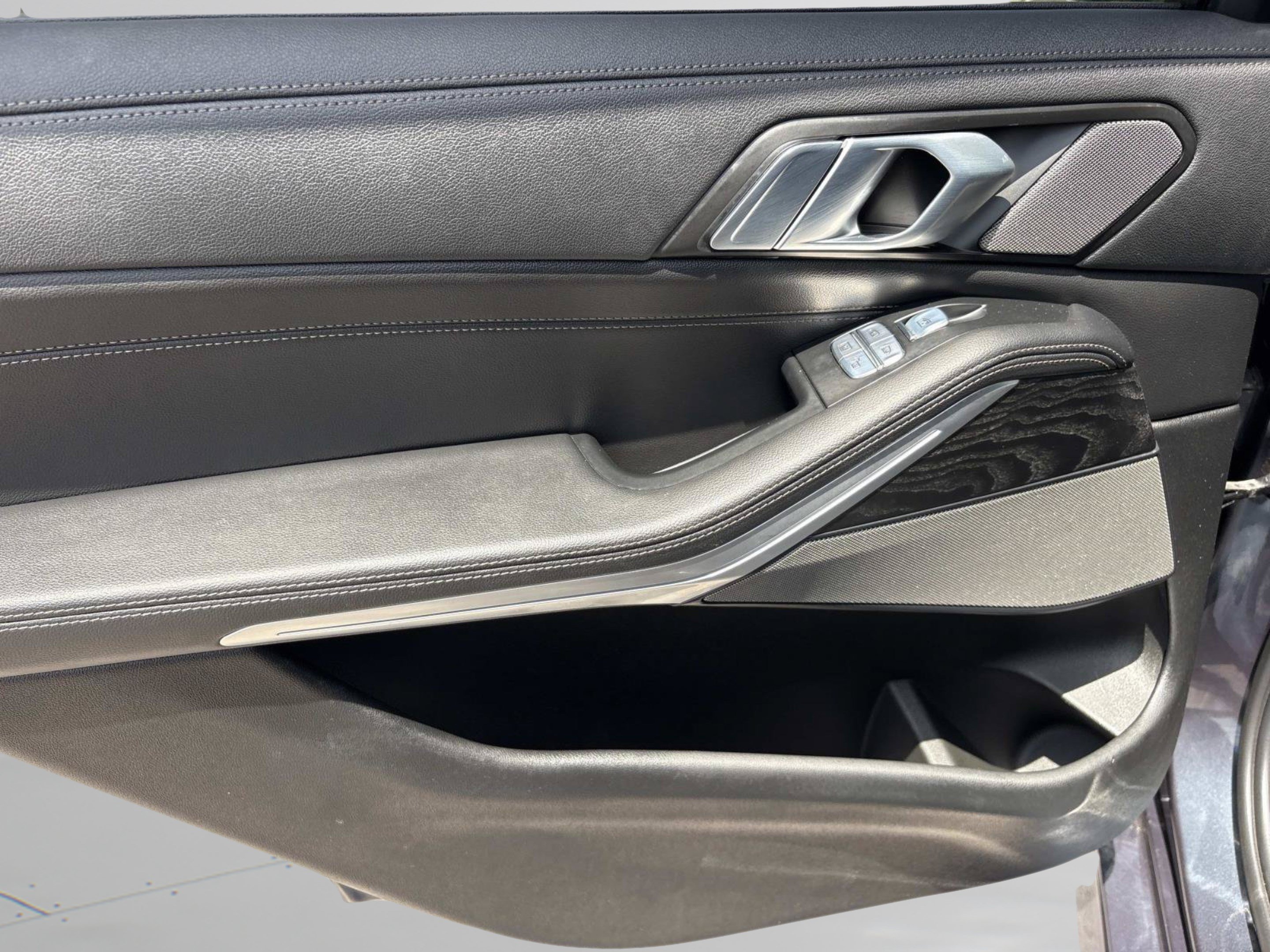 Used 2022 BMW X7 M50i AWD/4WD image 18