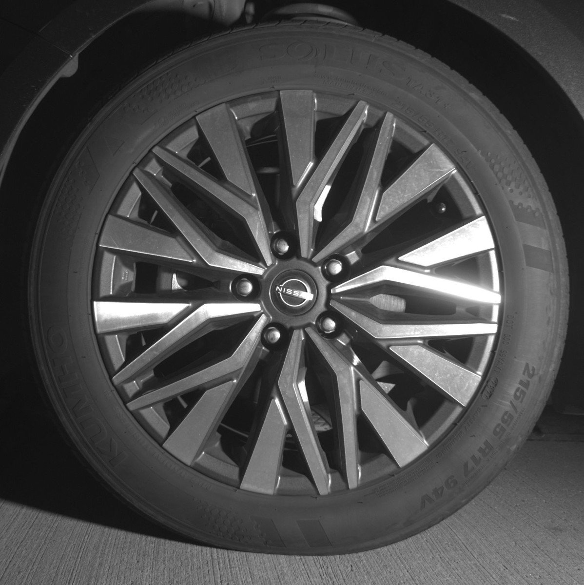 Used 2025 Nissan Altima 2.5 SV FWD image 12