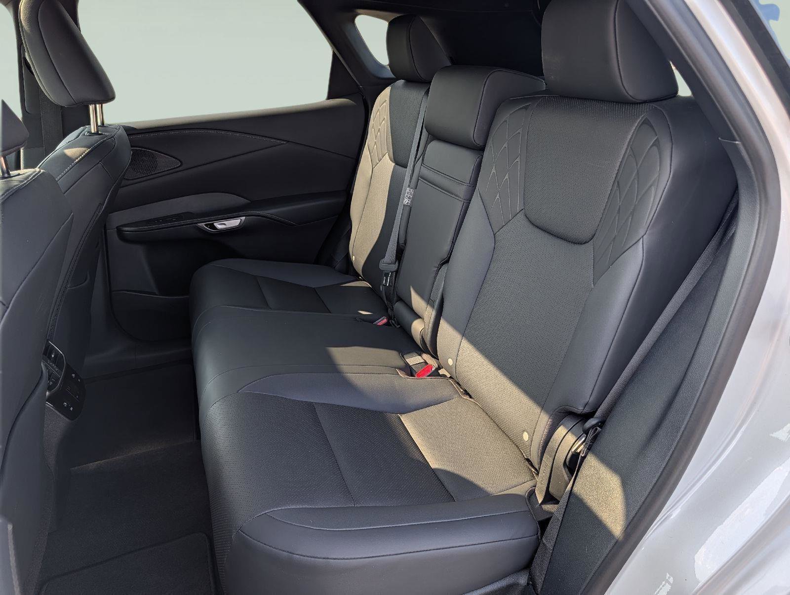 Used 2024 Lexus RX 350 Premium w/ Accessory Package (Z1) AWD/4WD image 18