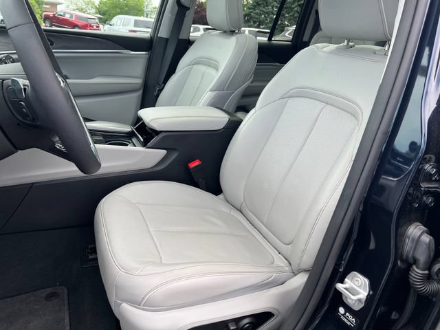Used 2023 Jeep Grand Cherokee Overland w/ MOPAR Finishing Package AWD/4WD image 9