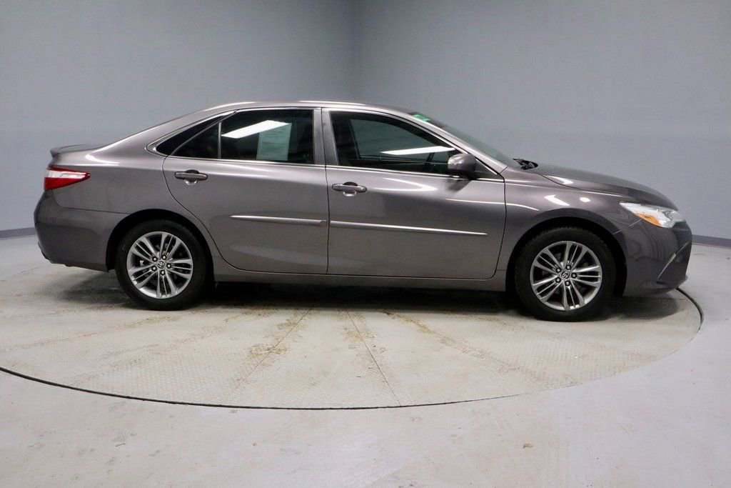 Used 2015 Toyota Camry SE image 12