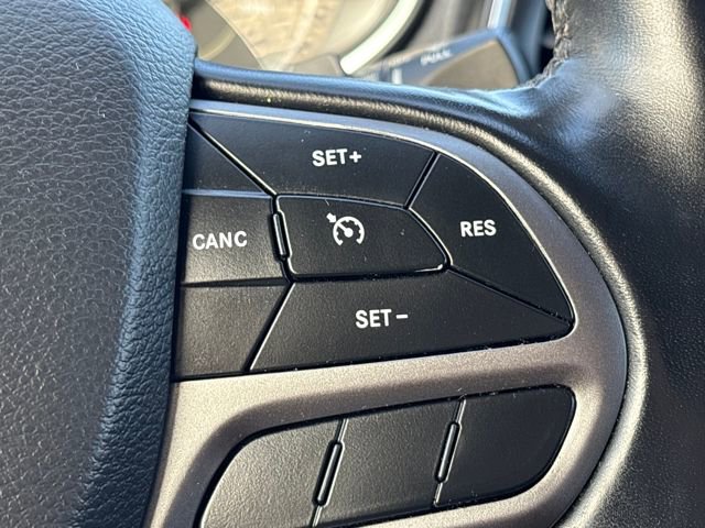 Used 2020 Jeep Cherokee Latitude Plus w/ Cold Weather Group image 17