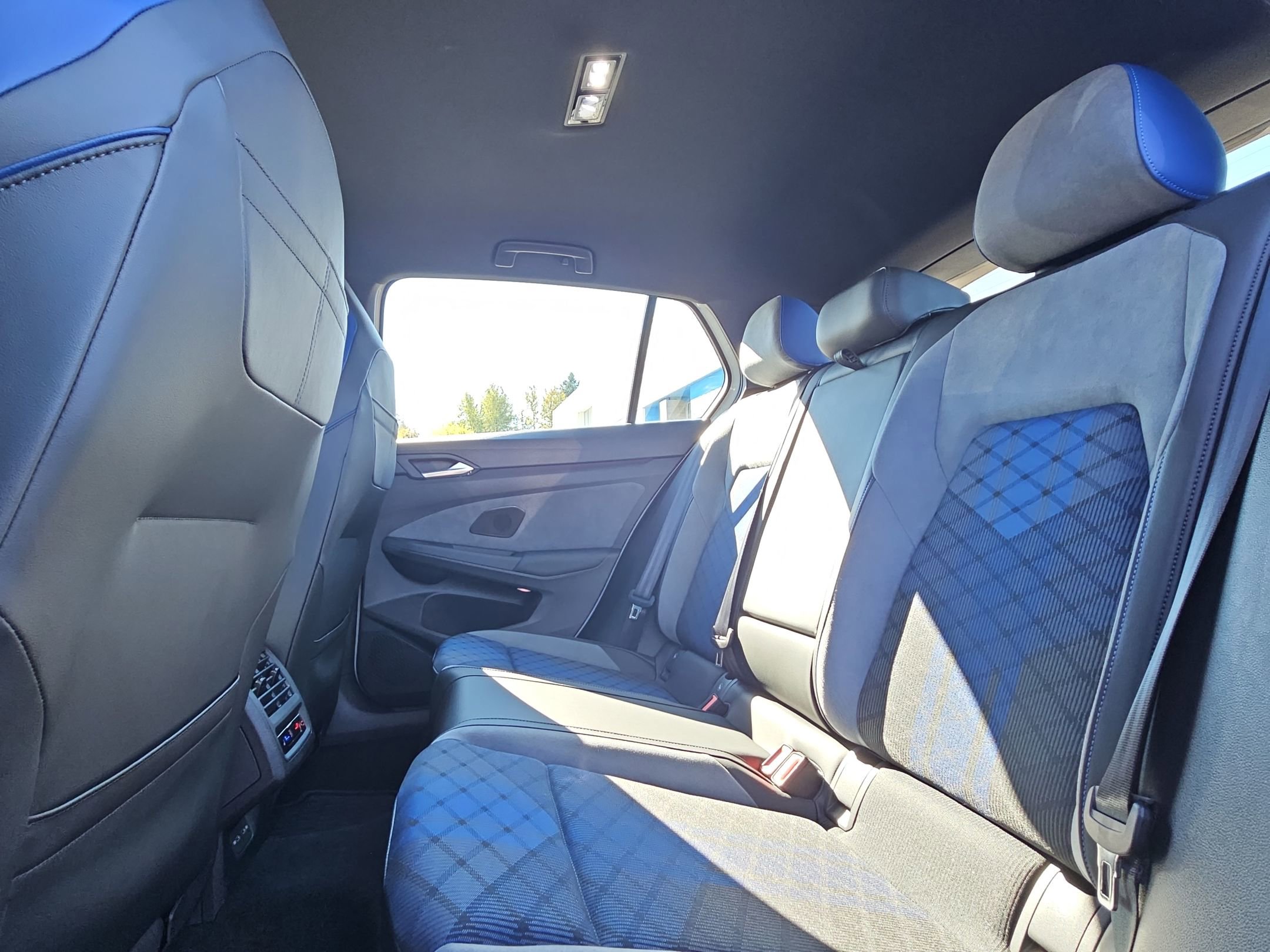 Used 2025 Volkswagen Golf R Black Edition image 24