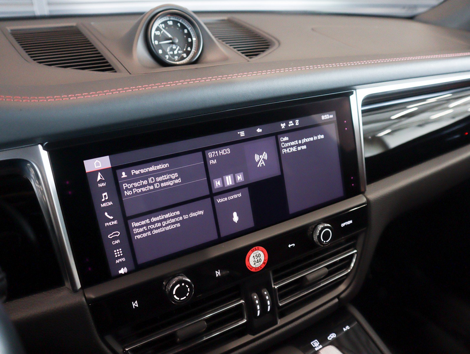 Certified 2023 Porsche Macan AWD/4WD image 18
