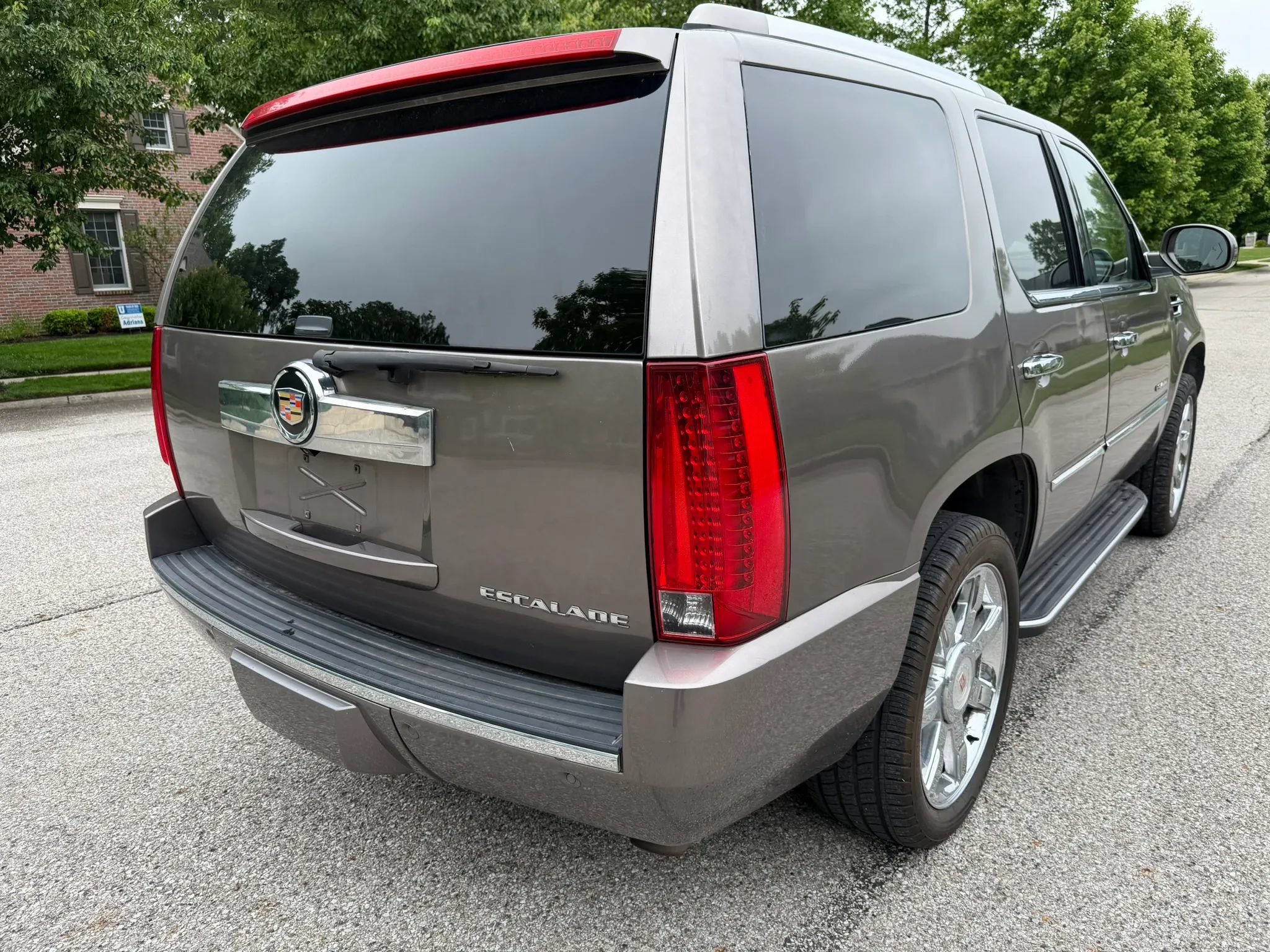 Used 2014 Cadillac Escalade Luxury AWD/4WD image 5