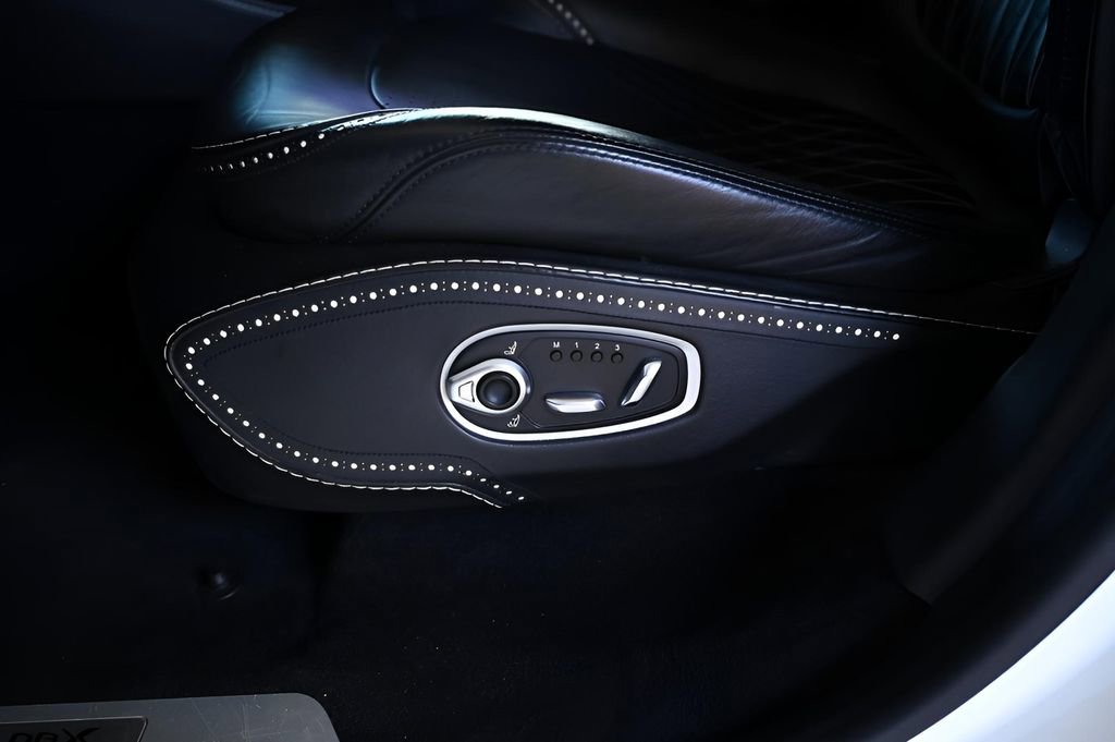 Used 2021 Aston Martin DBX image 14
