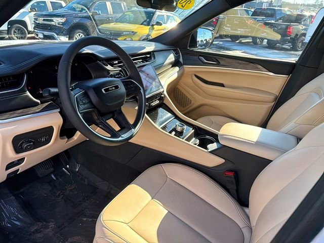 Used 2025 Jeep Grand Cherokee L Limited image 14