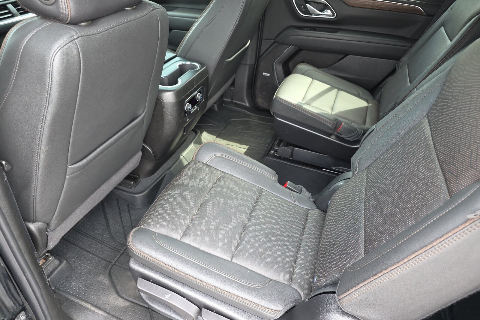 Used 2024 Chevrolet Tahoe High Country AWD/4WD image 12
