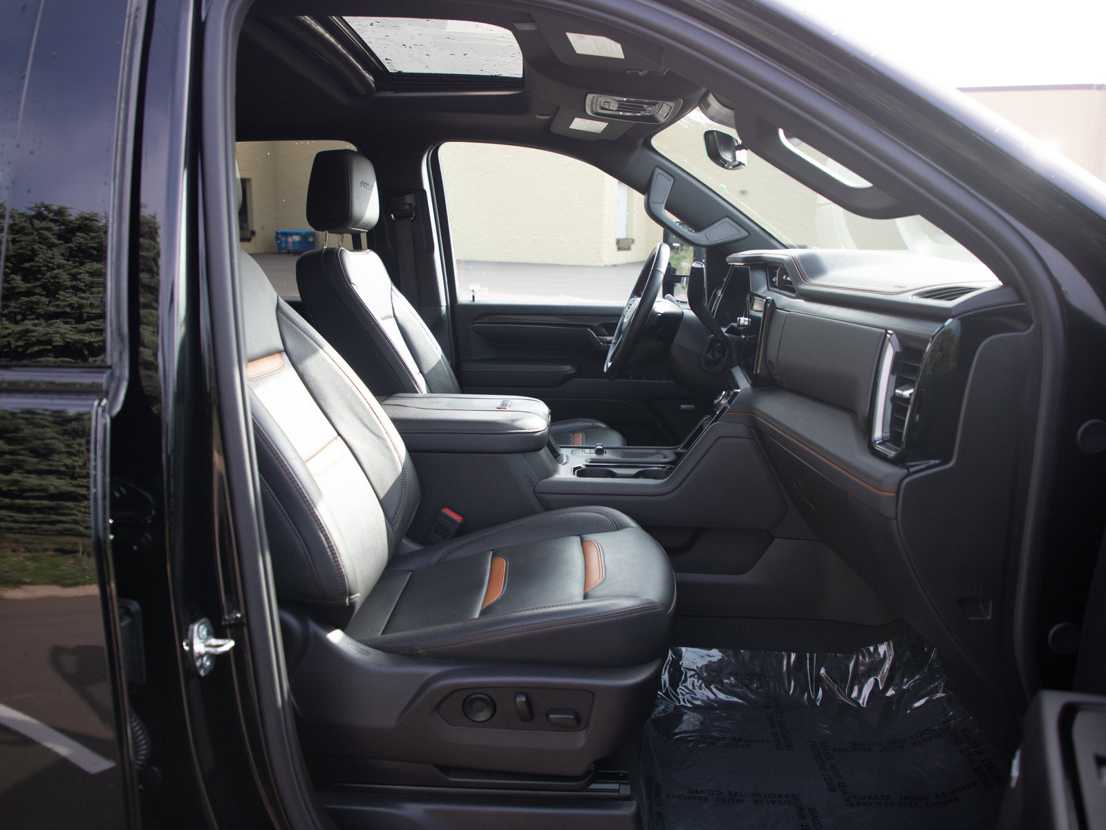 Used 2024 GMC Sierra 2500 AT4 w/ Technology Package AWD/4WD image 13