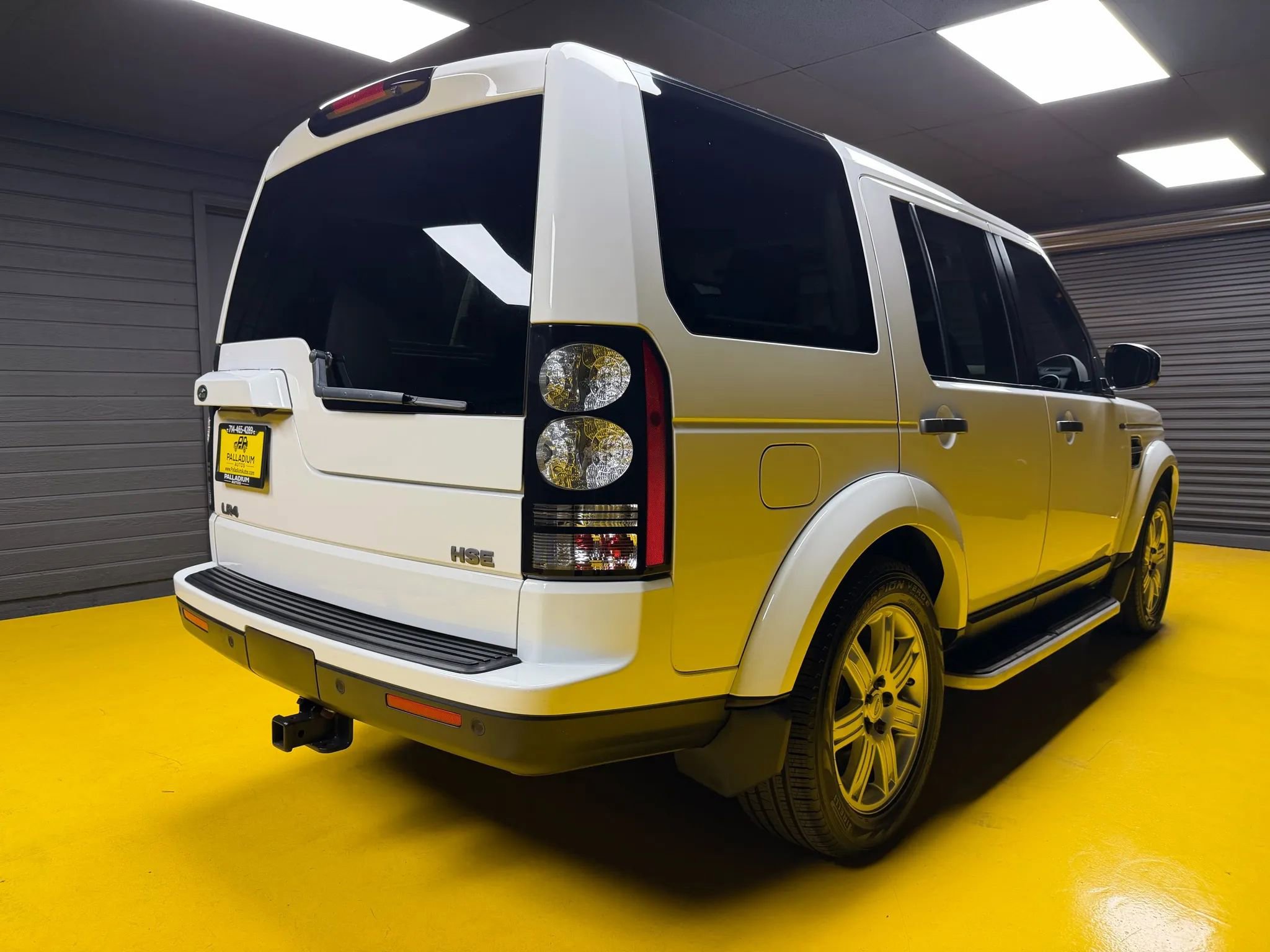 Used 2016 Land Rover LR4 HSE AWD/4WD image 6