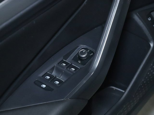 Used 2021 Volkswagen Jetta SE w/ SE Cold Weather Package FWD image 16