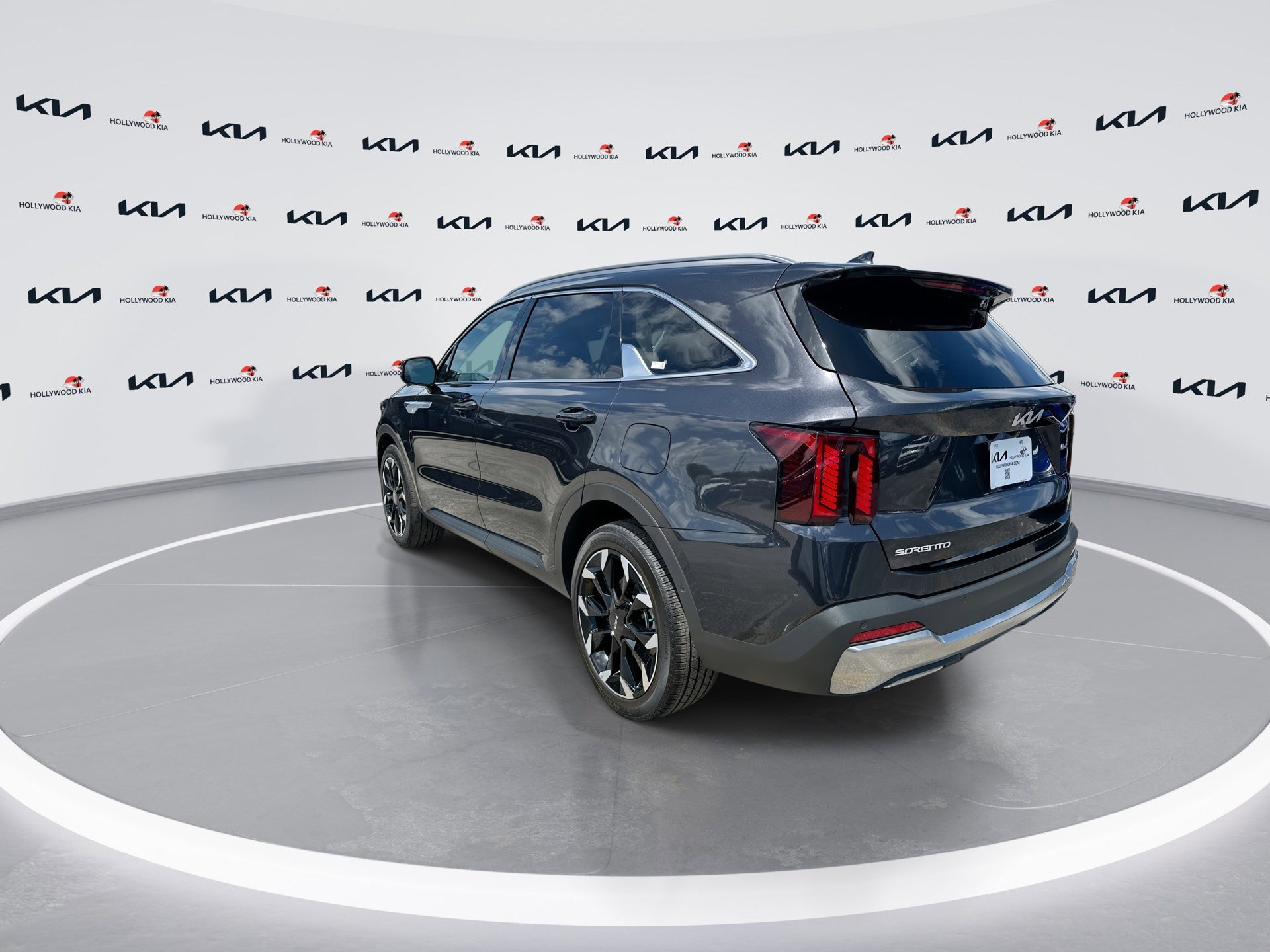 Certified 2025 Kia Sorento SX FWD image 6