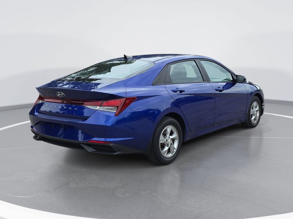Used 2023 Hyundai Elantra SE FWD image 3