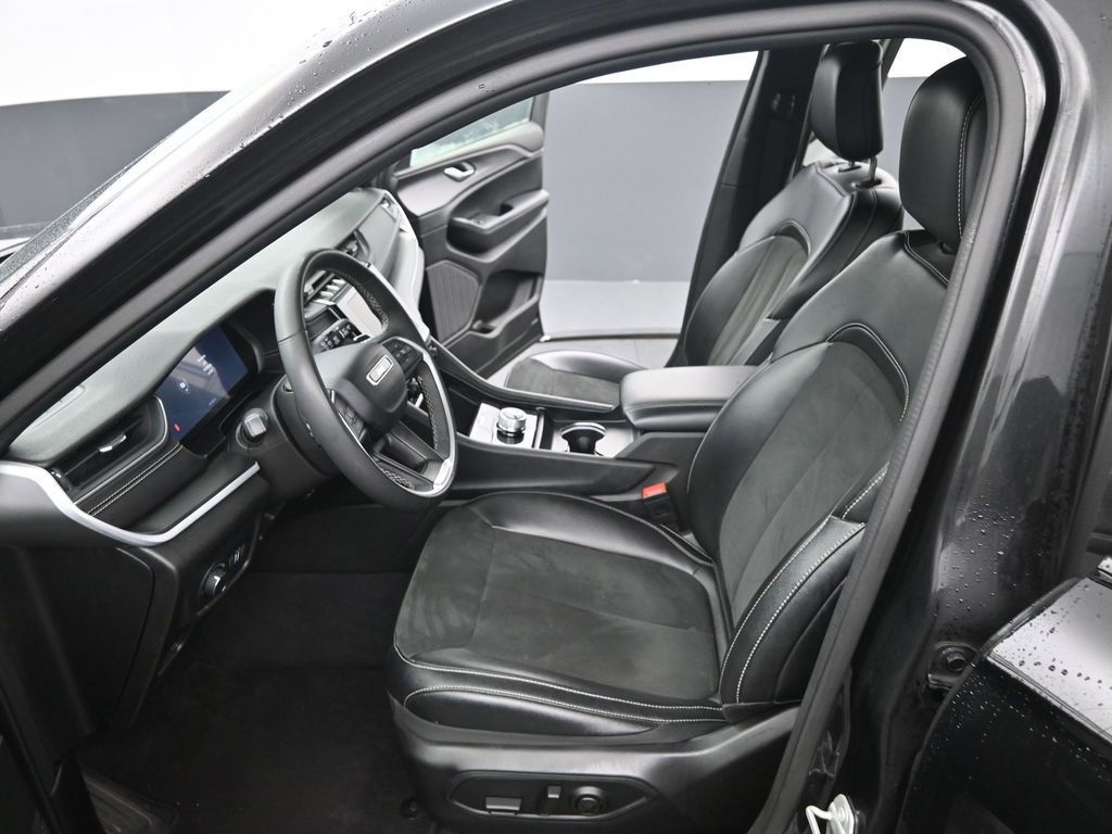 Used 2024 Jeep Grand Cherokee L Laredo AWD/4WD image 10