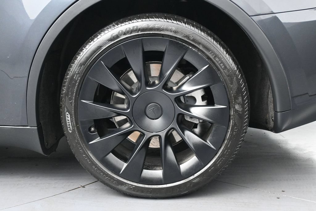Used 2024 Tesla Model Y 2WD image 40