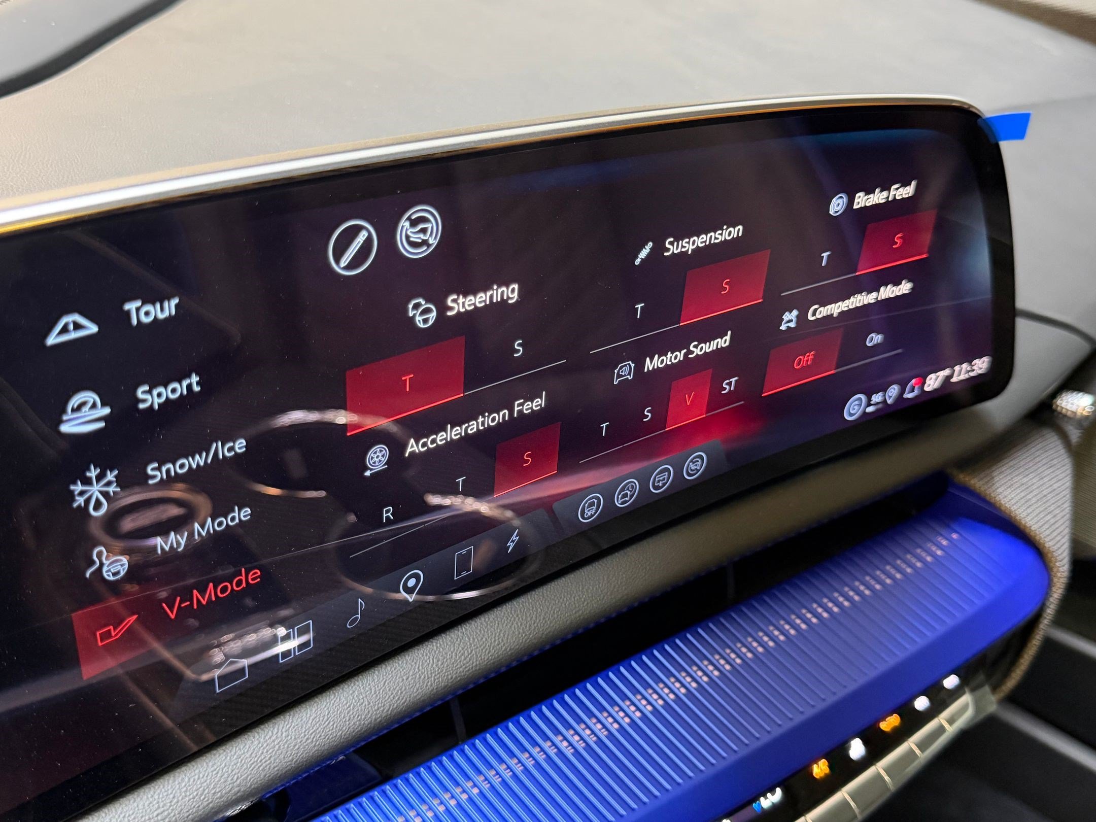 New 2026 Cadillac Optiq V AWD/4WD image 35