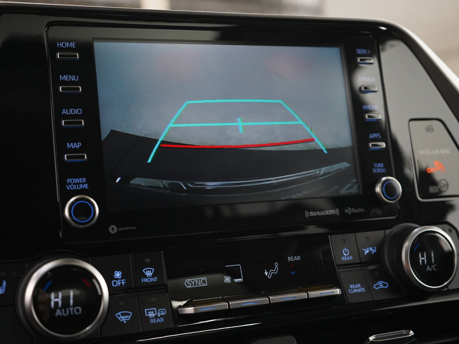 Used 2021 Toyota Highlander XLE image 24