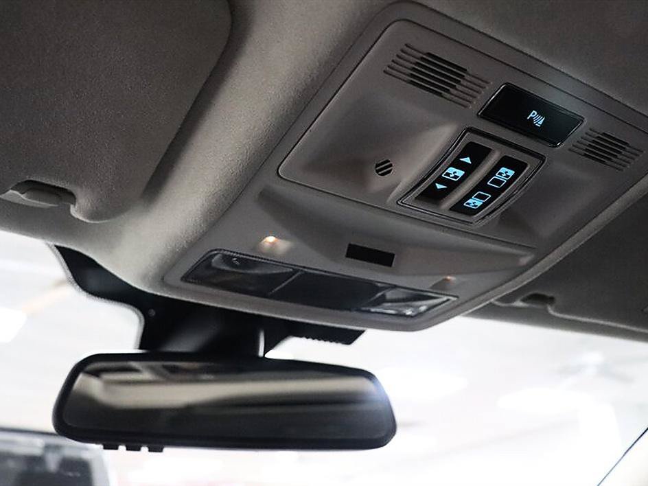 Used 2015 Jaguar XJ L Portfolio RWD image 37