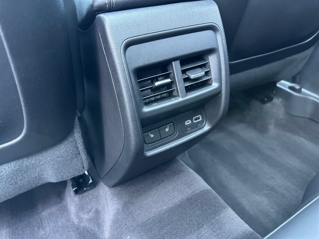 Used 2023 Cadillac XT4 Luxury w/ Cold Weather Package AWD/4WD image 23