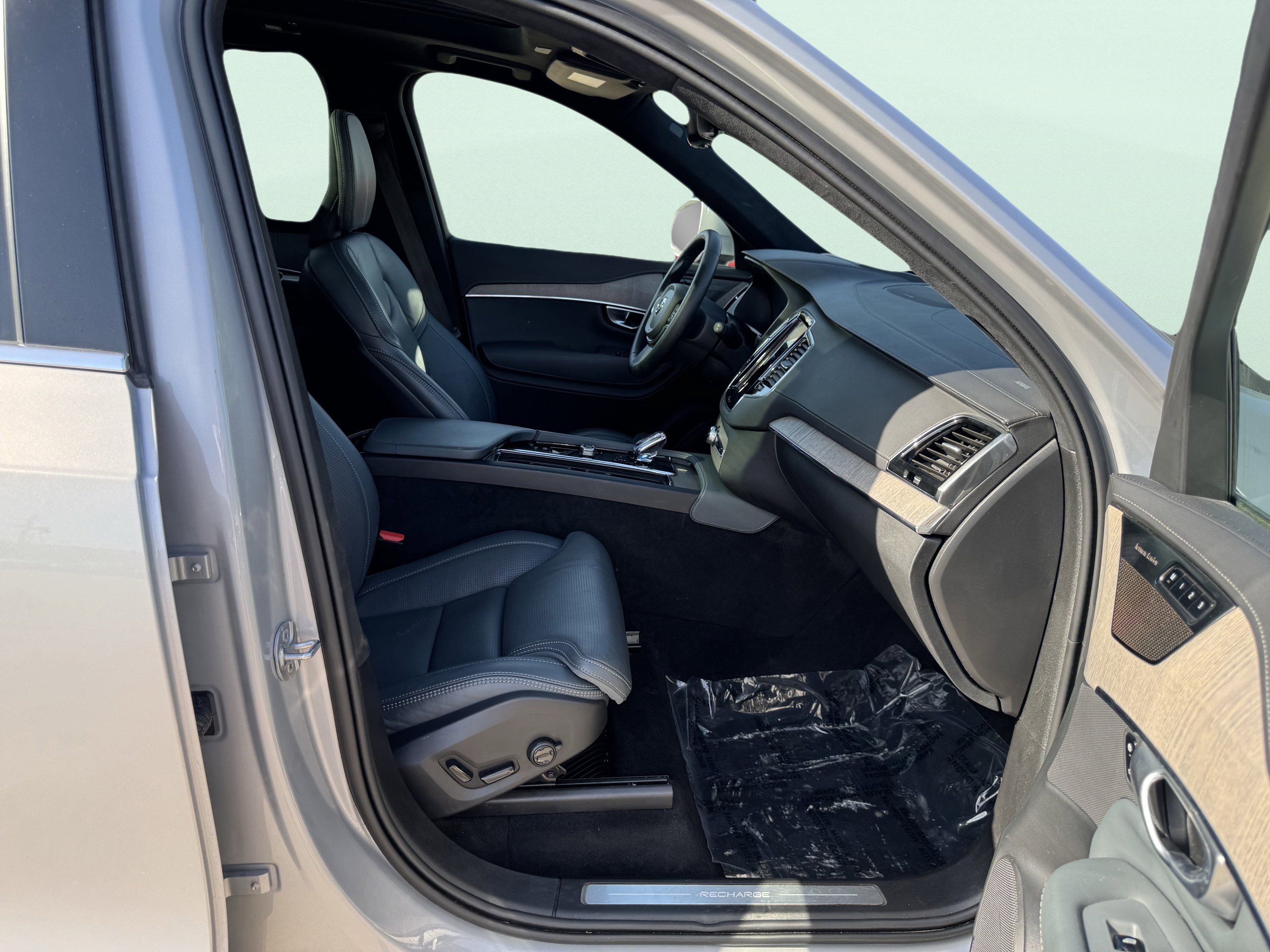 Used 2024 Volvo XC90 T8 Ultimate w/ Lounge Package image 64