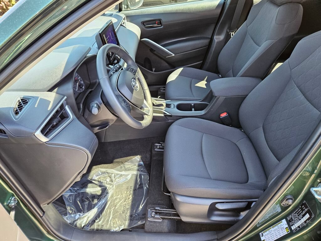 Used 2023 Toyota Corolla Cross LE w/ Moonroof Package AWD/4WD image 17