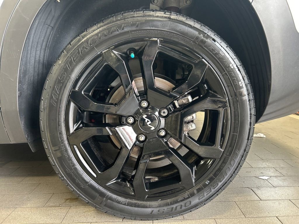 Certified 2024 Kia Seltos X-Line image 23