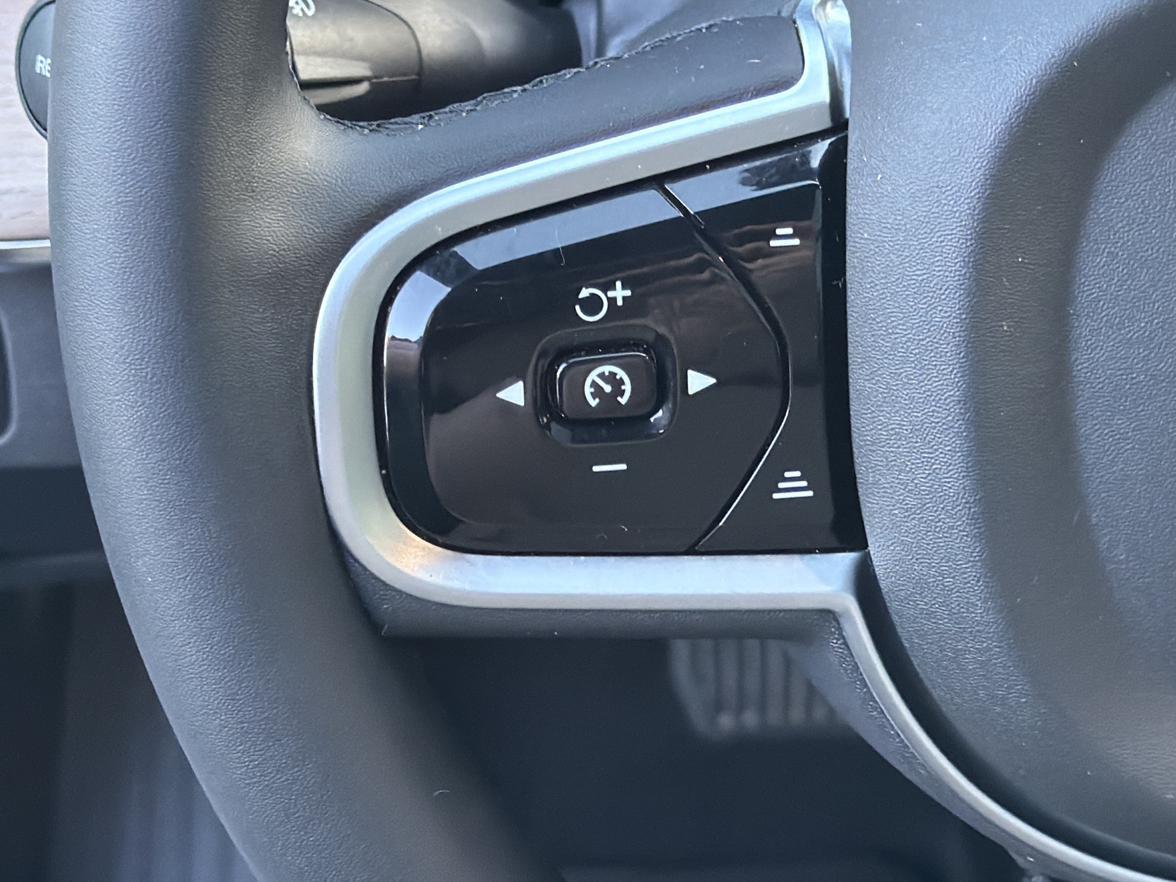 Certified 2025 Volvo XC90 B5 Core AWD/4WD image 19