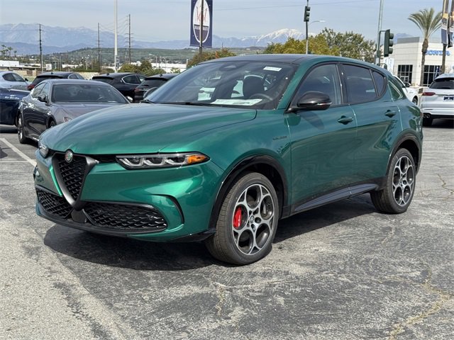 New 2025 Alfa Romeo Tonale w/ Premium Package image 3