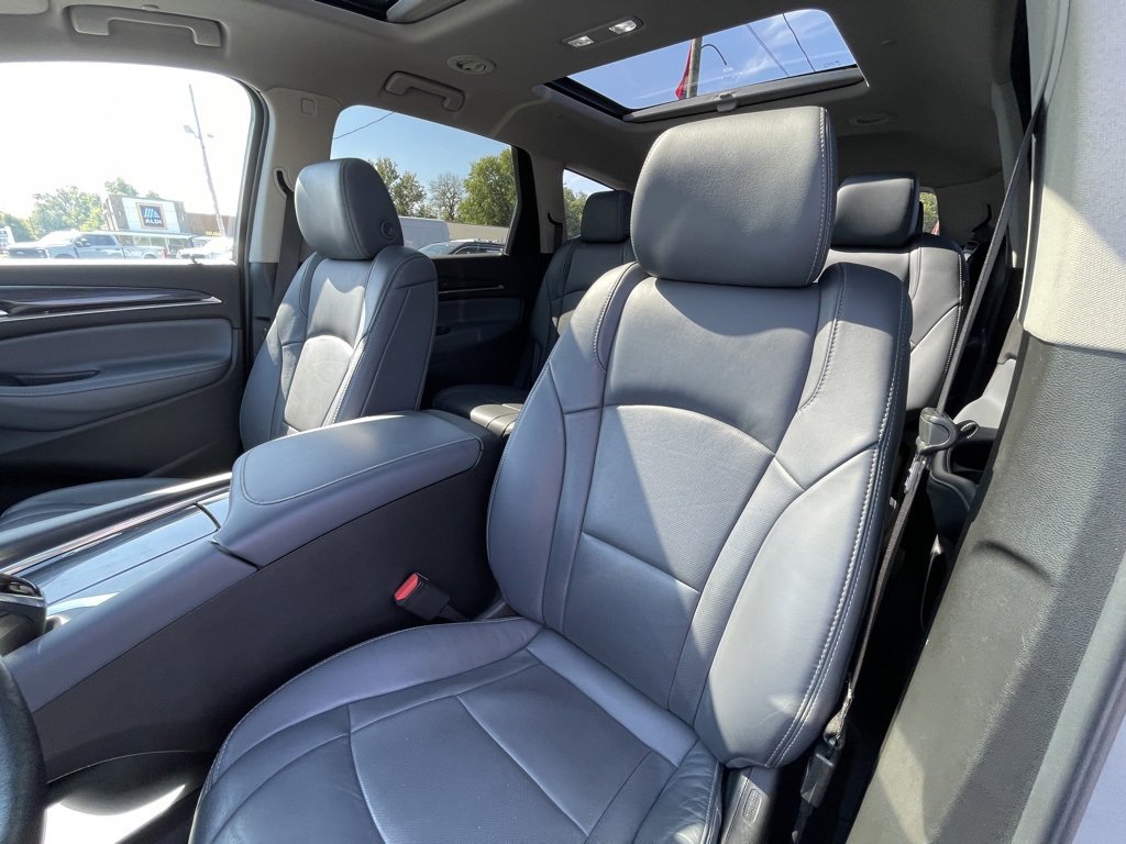 Used 2021 Buick Enclave Essence image 18