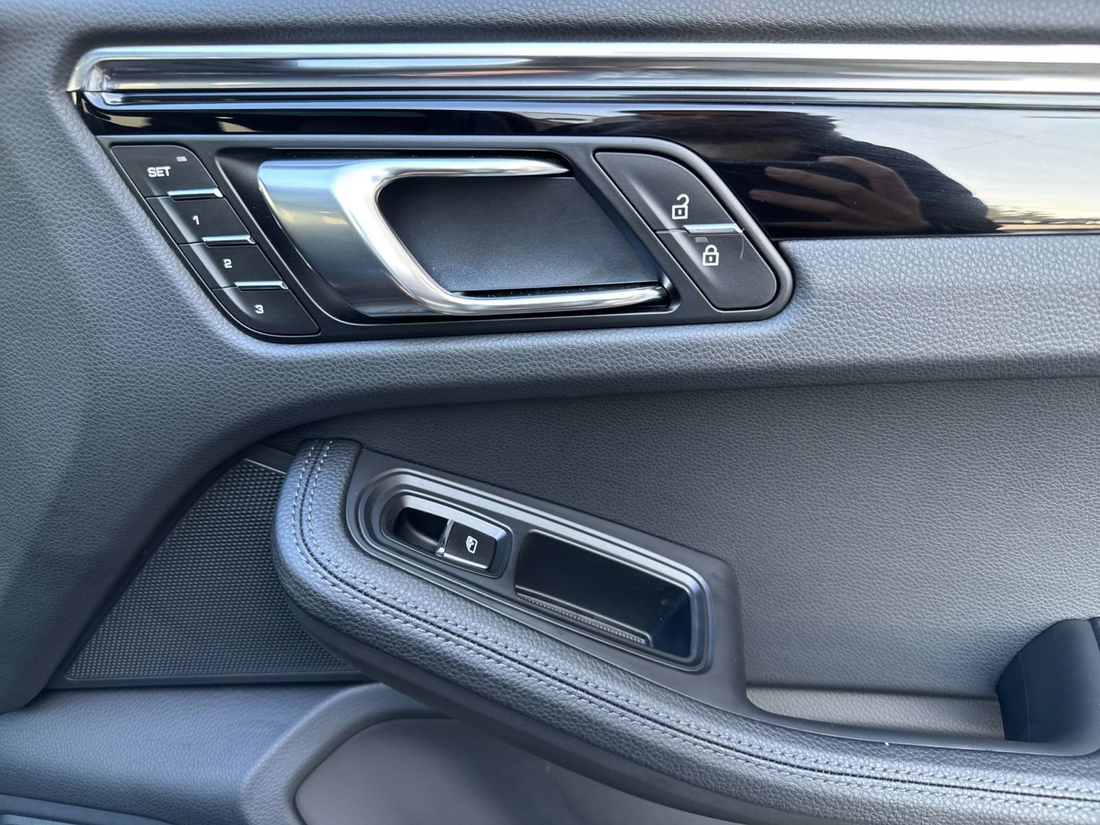 Certified 2025 Porsche Macan image 20