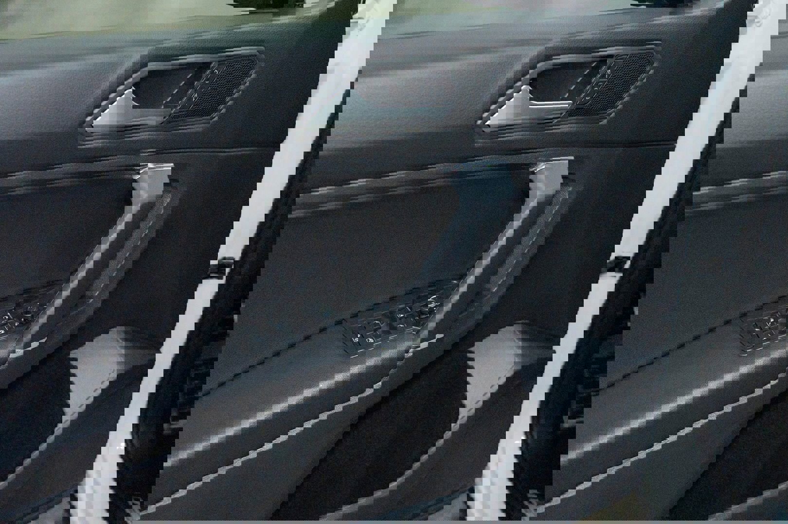 Used 2020 Volkswagen Tiguan SE R-Line w/ 3rd Row Seat Package image 17