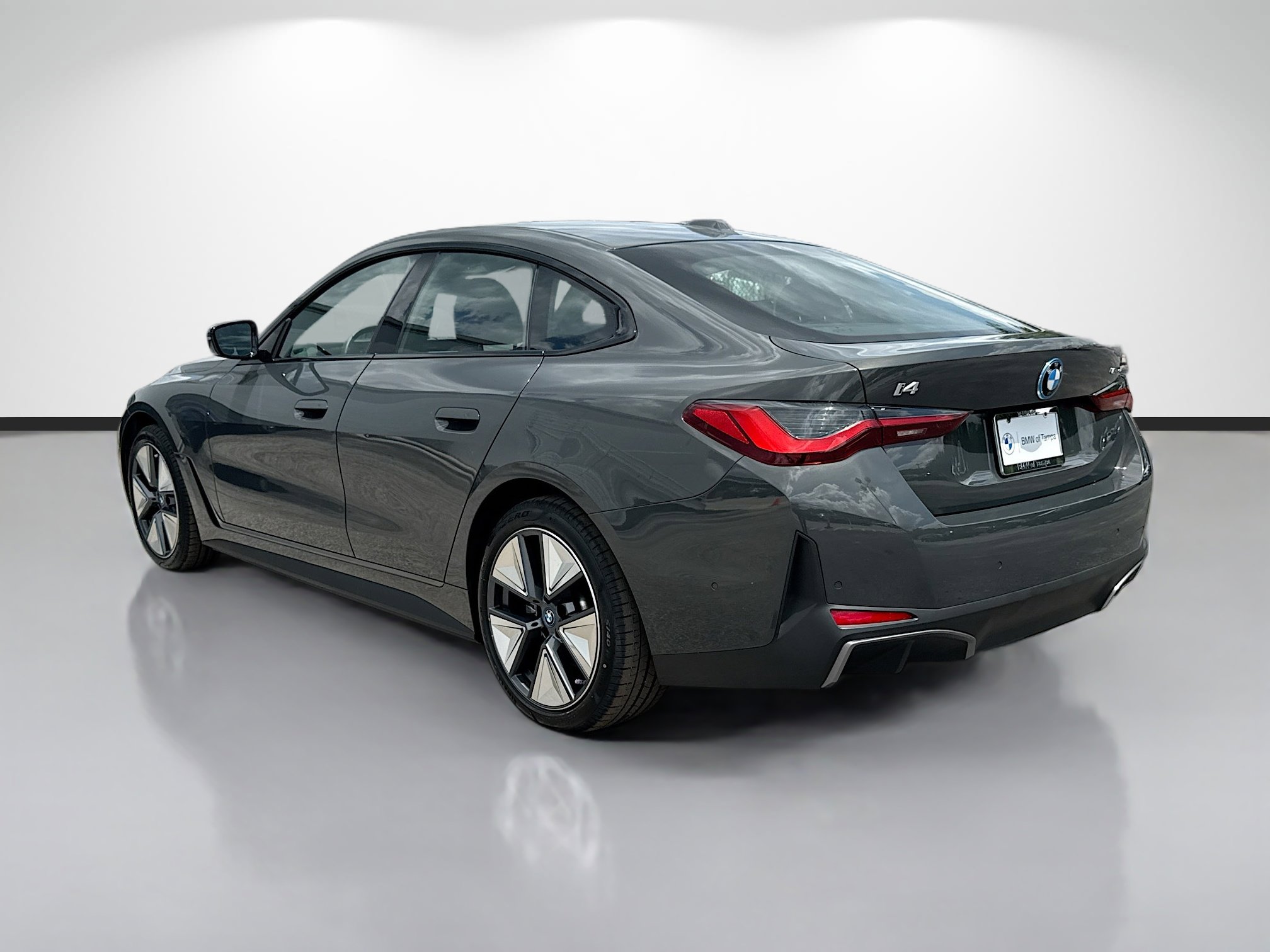Used 2023 BMW i4 eDrive35 w/ Premium Package RWD image 5