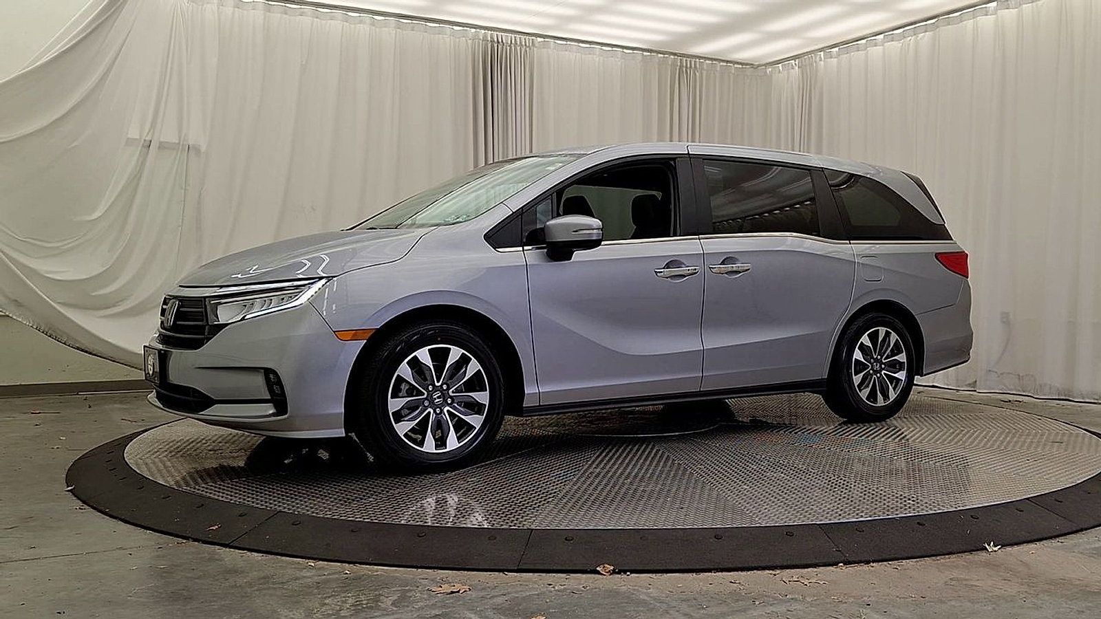 Used 2023 Honda Odyssey EX-L image 4