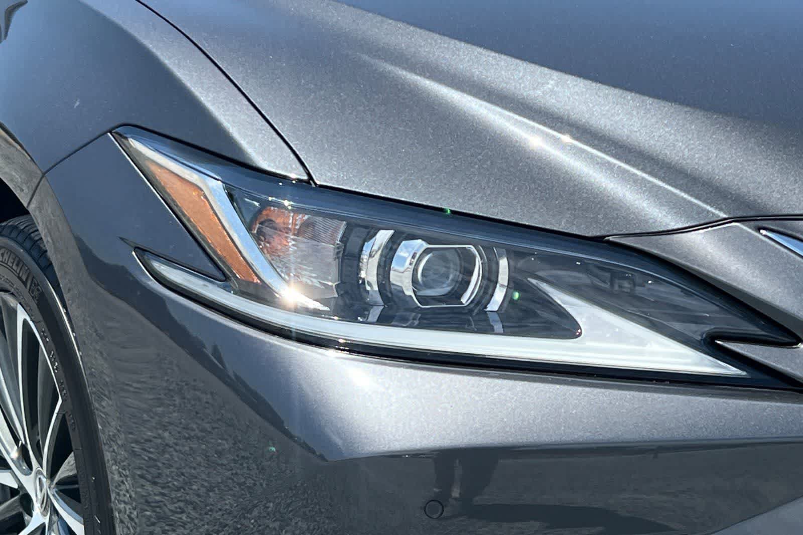 Used 2025 Lexus ES 300h w/ Premium Package FWD image 33